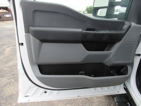 Used 2023 Ford F550 4x4 Regular Cab Super Duty image 18