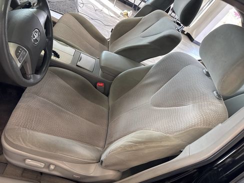 Used 2010 Toyota Camry LE image 18