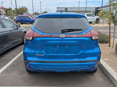Used 2021 Nissan Kicks S FWD image 3
