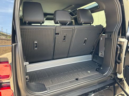 Certified 2024 Land Rover Defender 90 X-Dynamic SE image 15