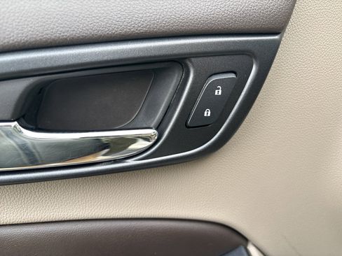 Used 2015 Chevrolet Suburban LTZ image 21