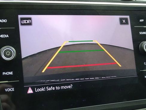 Used 2023 Volkswagen Tiguan SE image 42