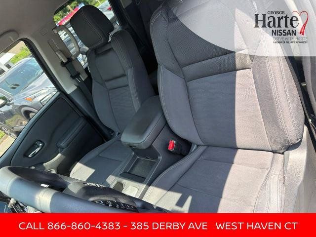 Certified 2024 Nissan Frontier SV w/ Tow Package AWD/4WD image 19