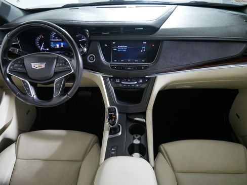 Used 2018 Cadillac XT5 Luxury w/ Driver Awareness Package AWD/4WD image 10
