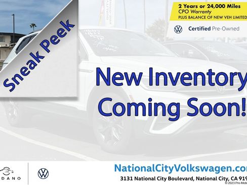 Used 2023 Volkswagen Tiguan SE image 1