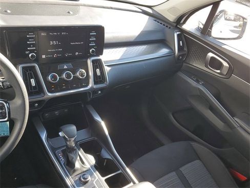 Used 2023 Kia Sorento LX image 13