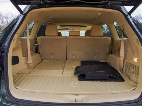 Used 2019 Toyota Highlander XLE w/ Carpet Mat Package (TMS) AWD/4WD image 29