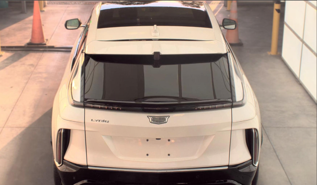 Used 2024 Cadillac Lyriq Luxury RWD image 6