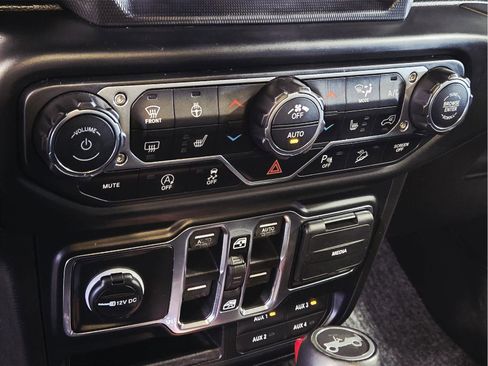 Used 2019 Jeep Wrangler Unlimited Sahara AWD/4WD image 26