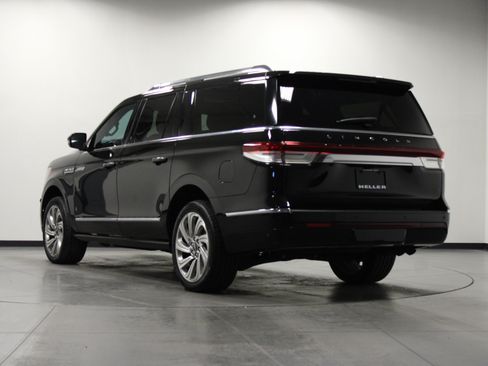 Used 2024 Lincoln Navigator L 4WD image 6