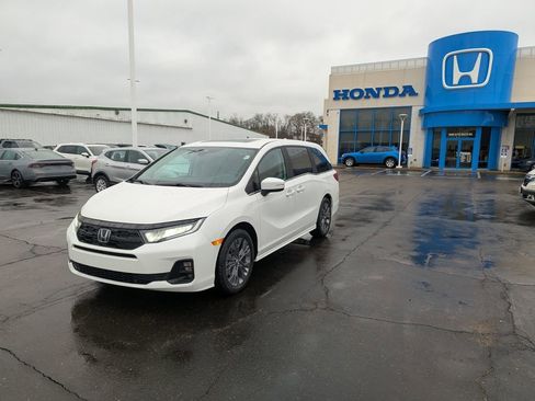 New 2026 Honda Odyssey Touring image 7