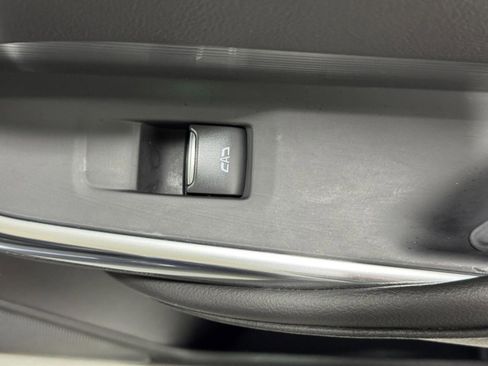 Used 2025 Cadillac XT4 Premium Luxury image 22