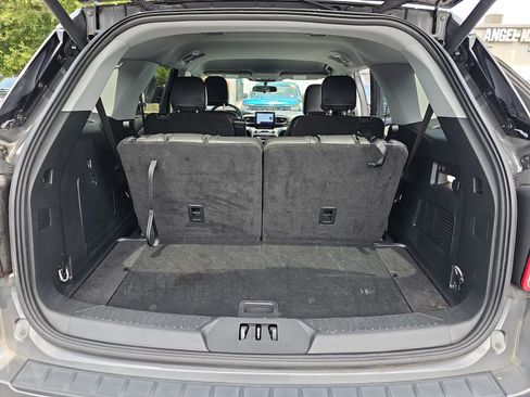Used 2023 Ford Explorer XLT w/ Equipment Group 202A RWD image 13