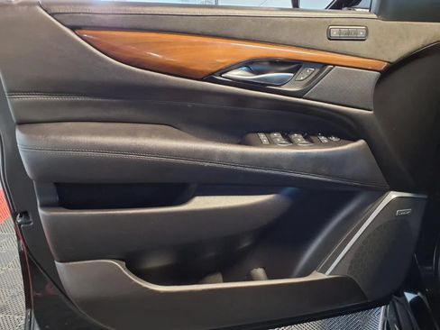 Used 2020 Cadillac Escalade Luxury AWD/4WD image 20