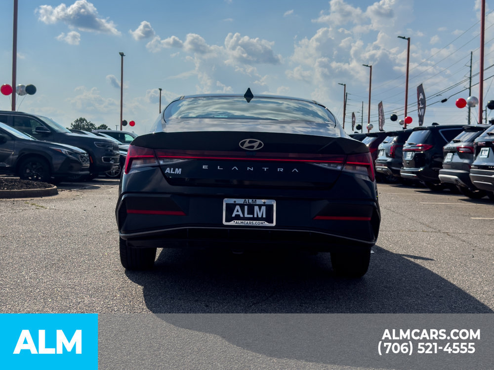 Certified 2025 Hyundai Elantra SEL FWD image 14