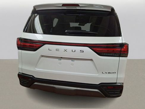 Used 2024 Lexus LX 600 4WD w/ Luxury Package image 4