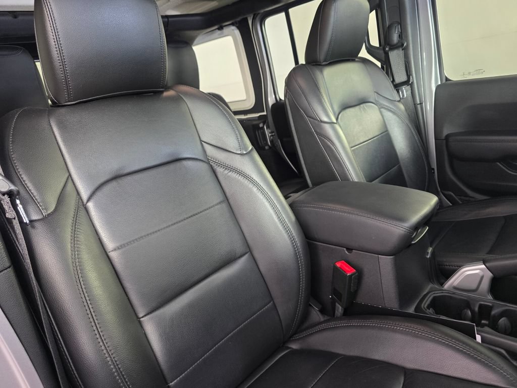 Used 2021 Jeep Wrangler Unlimited Sahara AWD/4WD image 32