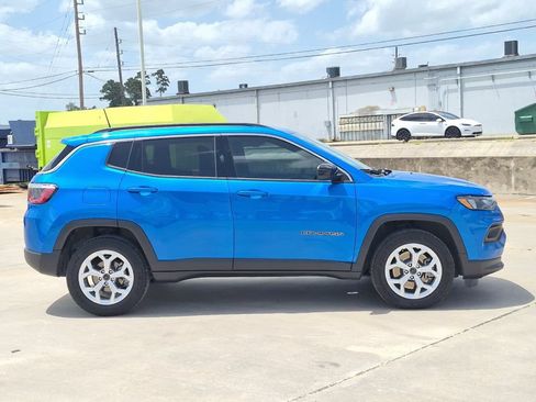 Used 2025 Jeep Compass Latitude AWD/4WD image 7
