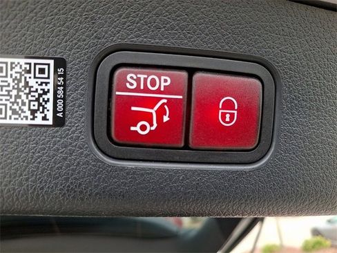 Used 2025 Mercedes-Benz GLC 300 GLC 300 image 29