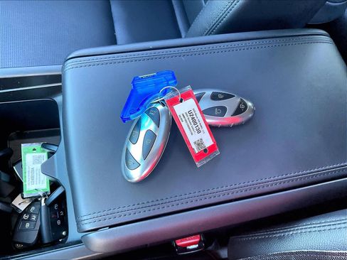 Used 2025 Hyundai Santa Fe Limited image 30