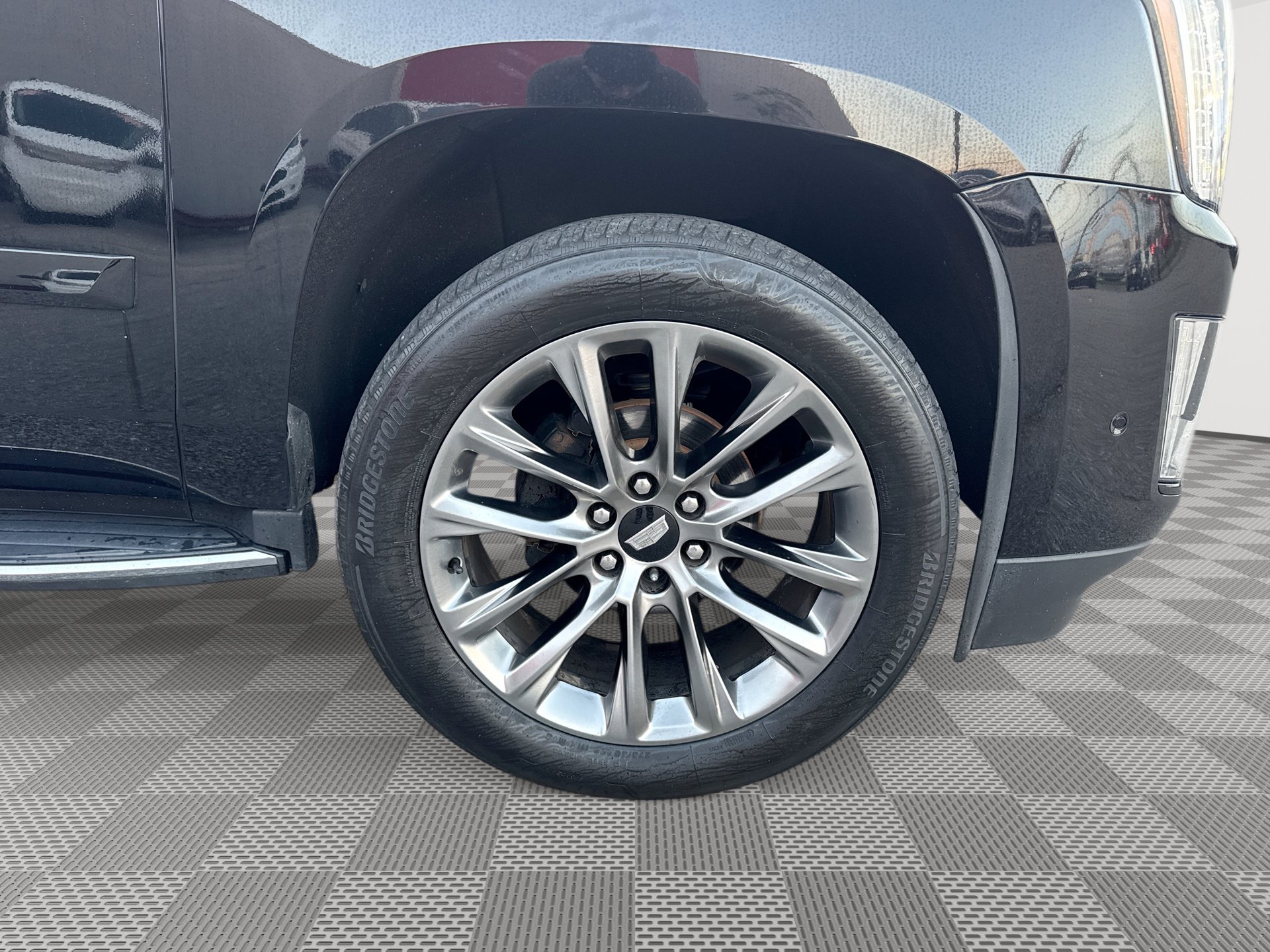 Used 2020 Cadillac Escalade ESV Luxury w/ Escalade Sport Edition AWD/4WD image 31