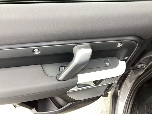 Used 2022 Land Rover Defender 110 X-Dynamic SE image 24