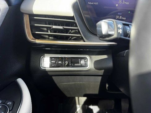 Used 2024 Buick Envision Avenir image 23