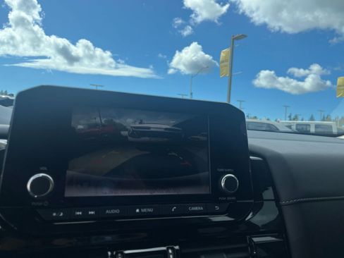 Used 2025 Nissan Pathfinder SV FWD image 25