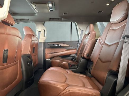Used 2019 Cadillac Escalade Luxury image 12