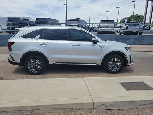 Used 2022 Kia Sorento S FWD image 8
