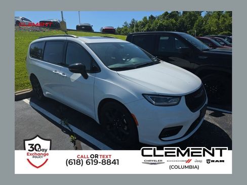 Used 2025 Chrysler Pacifica Limited FWD image 1