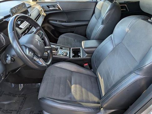 Used 2024 Mitsubishi Outlander SE image 16
