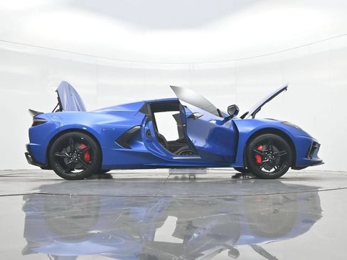 Used 2022 Chevrolet Corvette Stingray Premium Conv w/ Z51 Performance Package RWD image 49