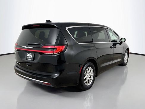 Used 2025 Chrysler Pacifica Select FWD image 13