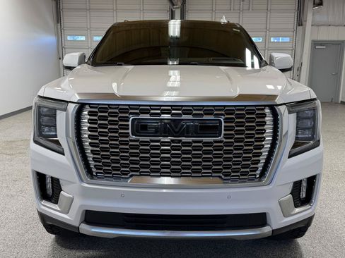 Used 2021 GMC Yukon Denali w/ Denali Premium Package AWD/4WD image 3