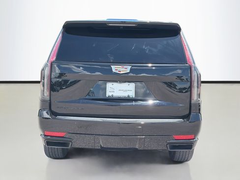 Used 2021 Cadillac Escalade ESV Sport w/ Driver Assist Tech Package AWD/4WD image 4