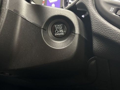 Used 2018 Jeep Compass Latitude w/ Cold Weather Group image 39