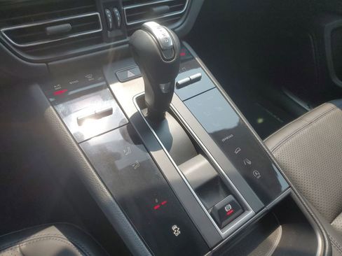 Used 2022 Porsche Macan S image 24