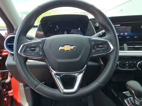 Used 2024 Chevrolet Trax LT w/ LT Convenience Package image 36