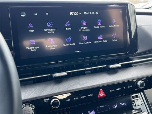 Used 2024 Kia Carnival EX image 25