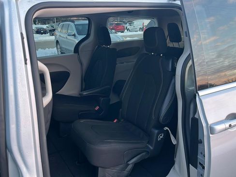 Used 2023 Chrysler Voyager LX image 26