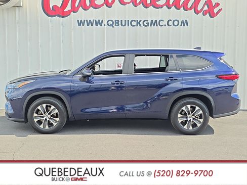 Used 2023 Toyota Highlander XLE FWD image 4