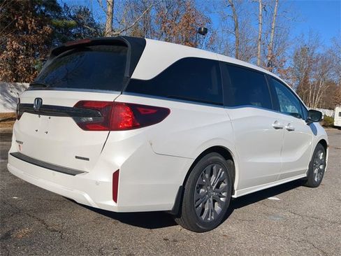 New 2026 Honda Odyssey Touring image 4