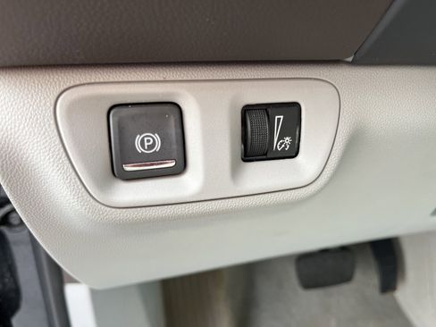 Used 2023 GMC Acadia SLT image 12