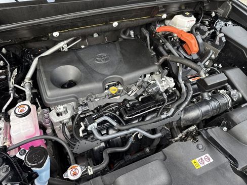 Used 2023 Toyota Venza LE image 23