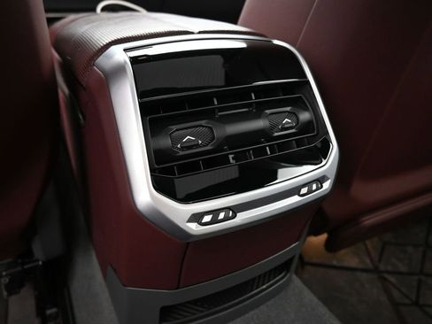 Used 2023 BMW 760i xDrive image 54