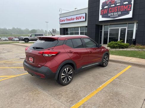 Used 2019 Nissan Kicks SR w/ SR Premium Package FWD image 11