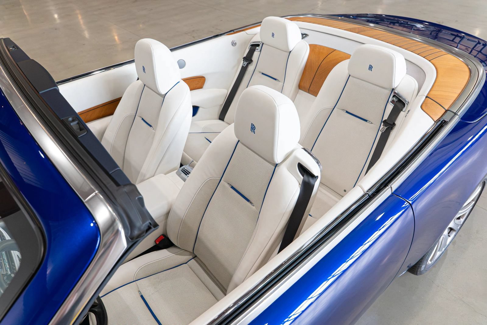Used 2017 Rolls-Royce Dawn RWD image 23