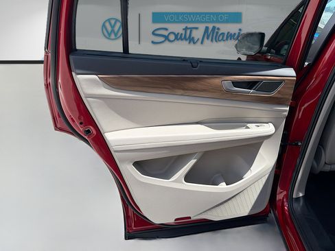 Used 2024 Volkswagen Atlas SE w/ Panoramic Sunroof Package FWD image 26