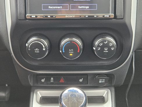 Used 2017 Jeep Compass Latitude image 21